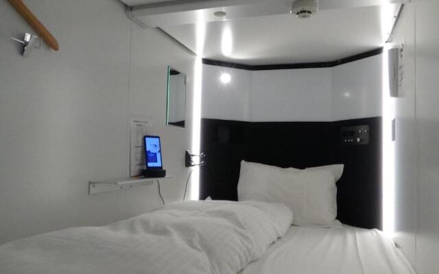 HEARTS Capsule Hotel & Spa HAKATA