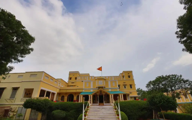 Roop Niwas Kothi, Near Mandawa
