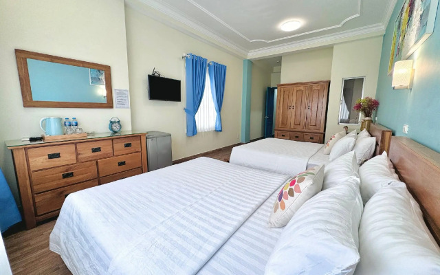 Cozy Hotel - 140 Cong Quynh