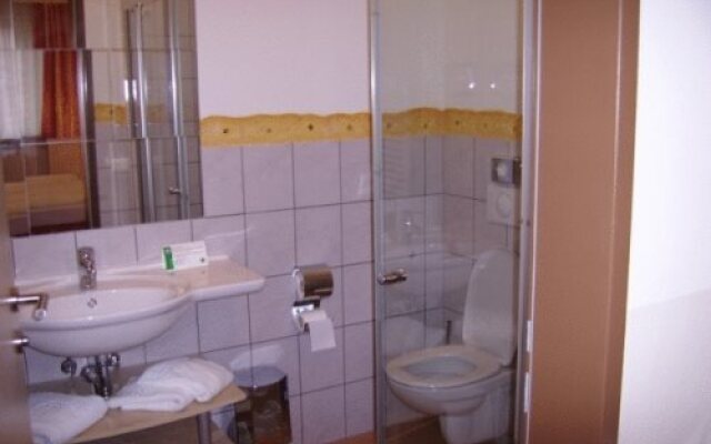 Gästehaus Hotel Pension & Heuriger Gmoana