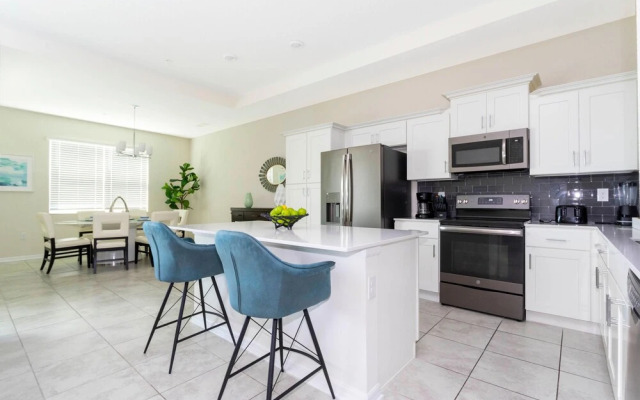 3180 PC - 402 - Storey Lake