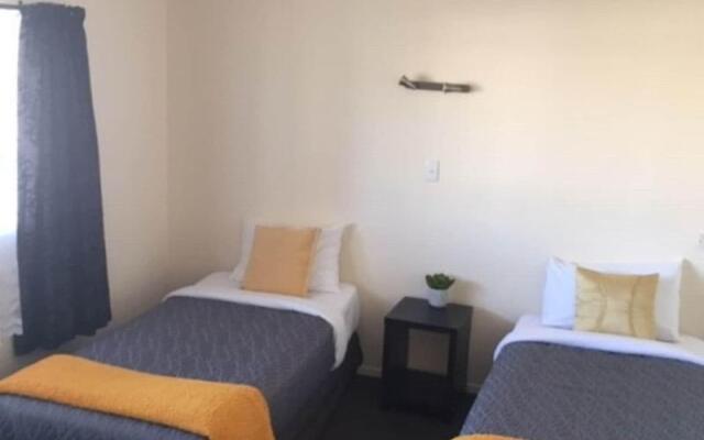 Pembrooke Motor Lodge