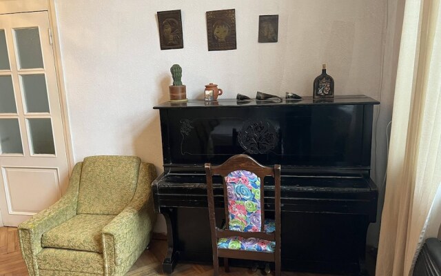 Безупречные апартаменты с двумя спальнями в центре Тбилиси