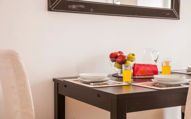 ALTIDO Charming 1BR Apt w/workspace in Sao Bento