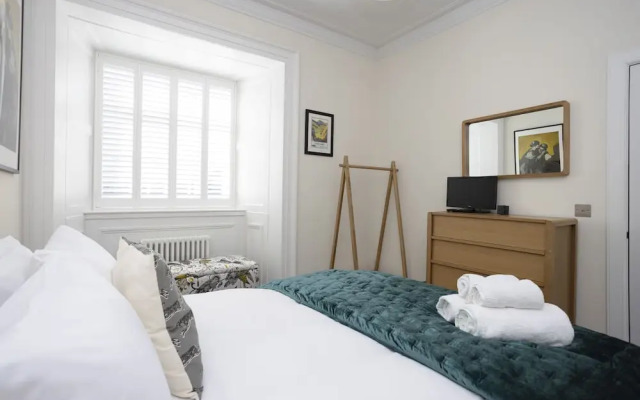 JOIVY Splendid 2-Br Apartment In New Town