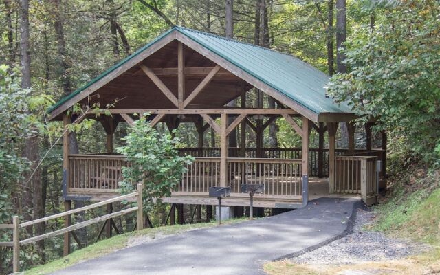 26 Bearfoot Landing 2 Bedroom Cabin by RedAwning
