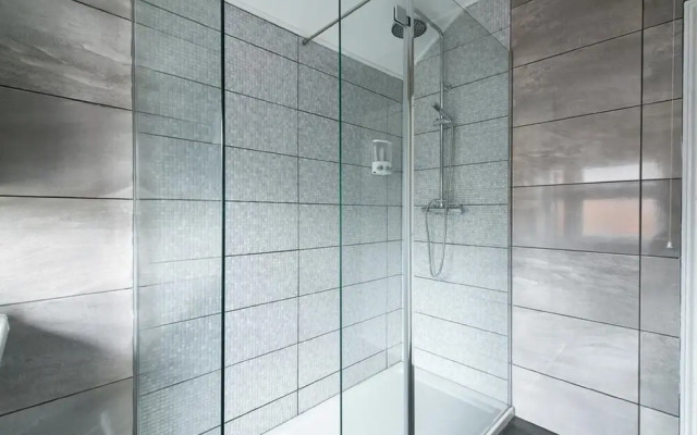 Elegant 2 Bed House at Saxon - Leicester