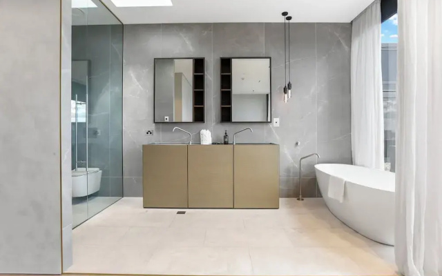 France Street Apartments by Urban Rest