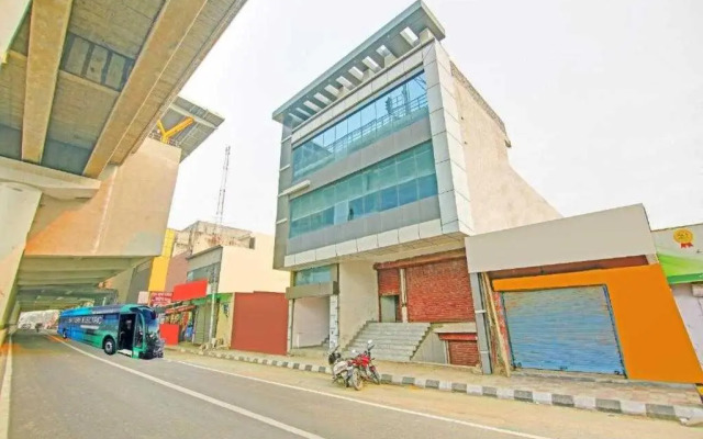 Oyo 92359 Hotel Magnet Residency
