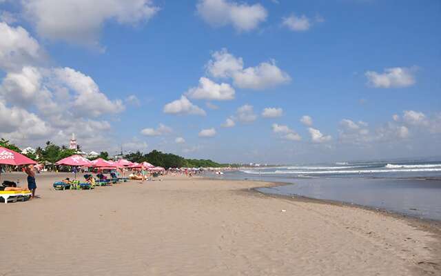 RedDoorz near Petitenget Beach