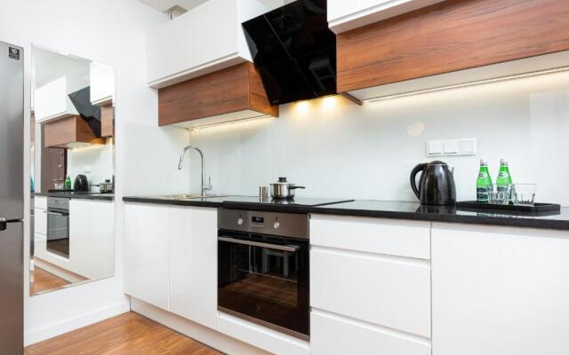 Warsaw Center Mennica Residence by Renters