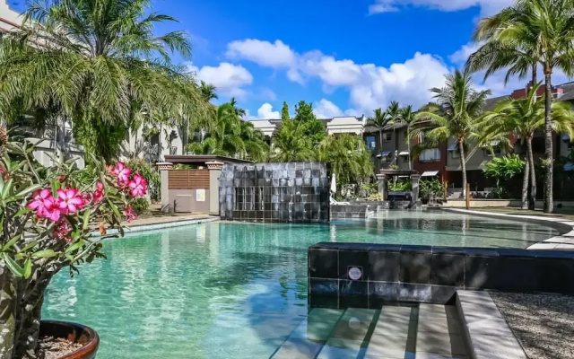 Lux Cairns - 9 Pools BBQ and Gym