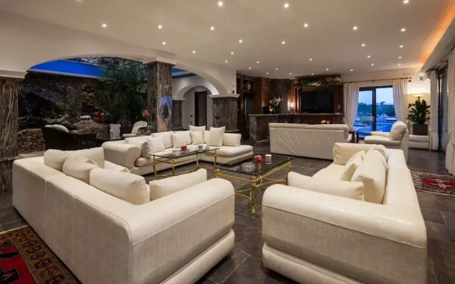Unique Villa With Outdoor hot tub