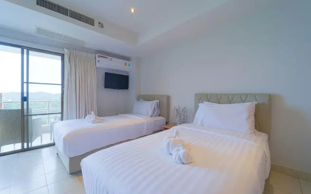 Beachfront Studio Condo-Seaview BW1