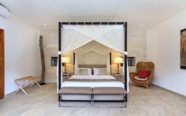 Luxury 5 Bedroom Villa With Private Pool, Bali Villa 2055