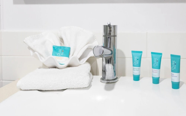 Stunning Sea Views Azura 7 Airlie & Wifi