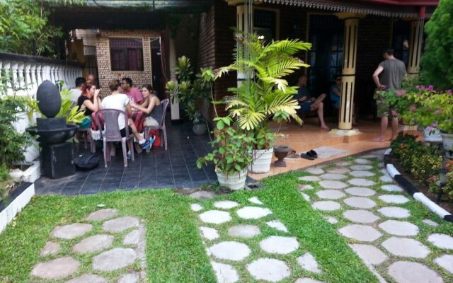 Lavinia Beach Hostel