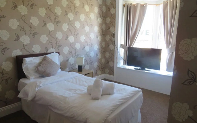 The Queens Arms Hotel