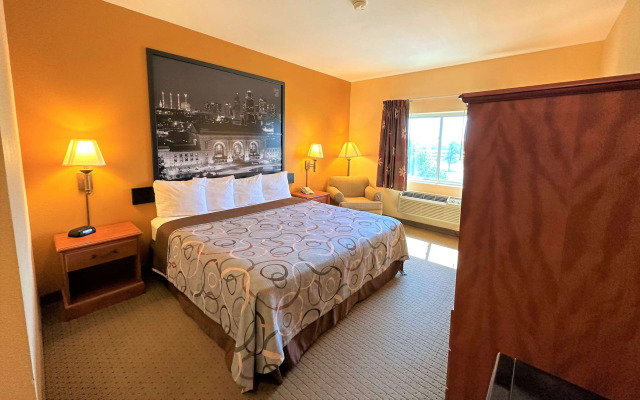 Super 8 by Wyndham Topeka at Forbes Landing