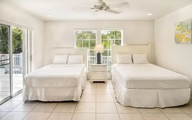 Baywatch Casa 3 Bedroom Home by RedAwning