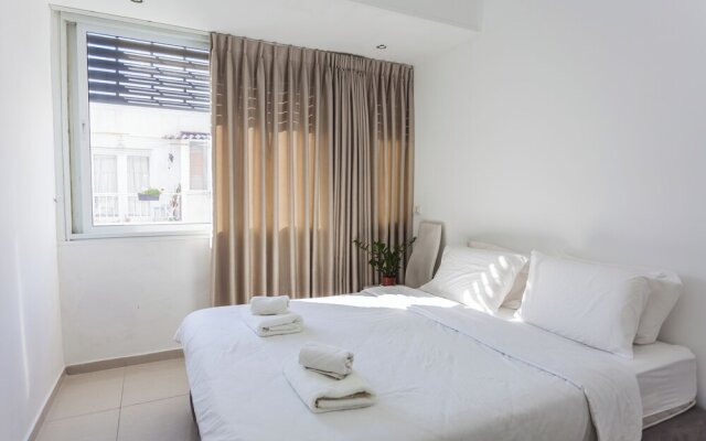 2 bedroom apartment by Hilton Beach