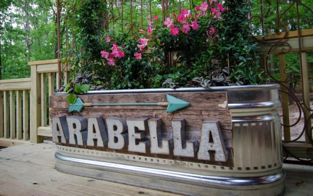 Arabella Cozy Nest With Hot Tub and Fire Pit in the Backyard by Redawning