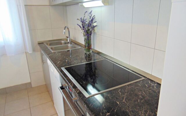 Apartment Vin - excellent location and close to the sea A Postira, Island Brac