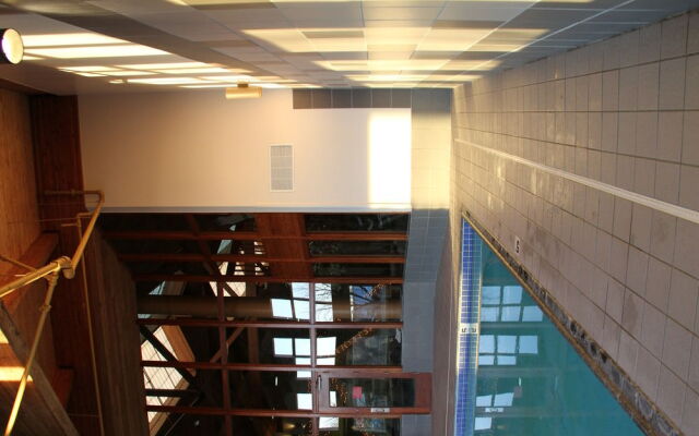 C'mon Inn Hotel & Suites