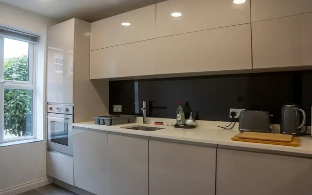 Host Stay Oriel Close