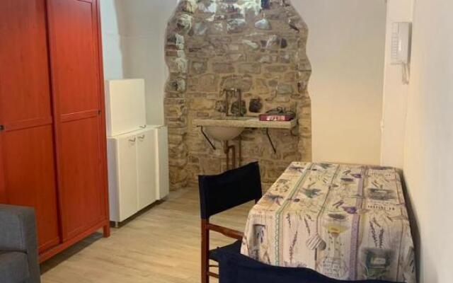 S236 - Sirolo, monolocale nei vicoli