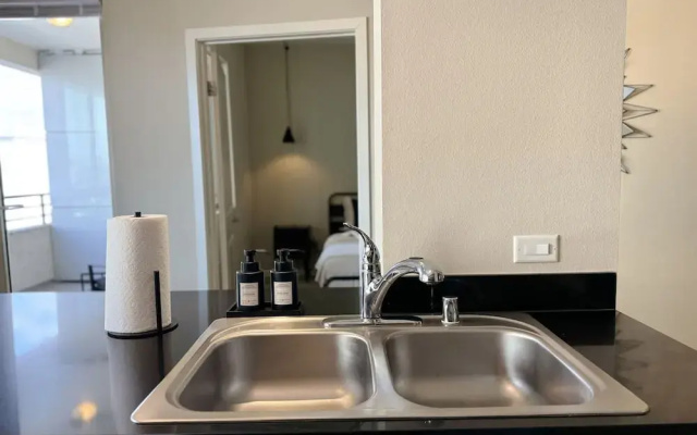 Stylish Retreat W Pool GYM Parking 10min to Cedars