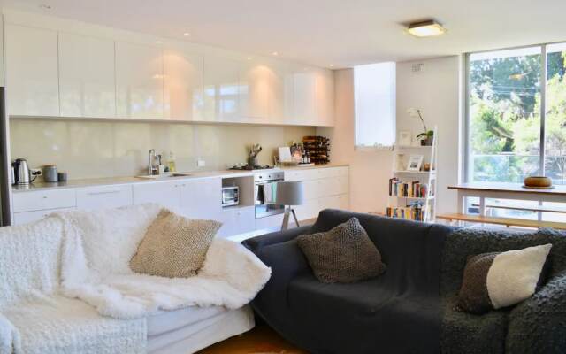Bright and Open 2 Bedroom Bondi Flat