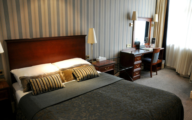 Cairn Hotel