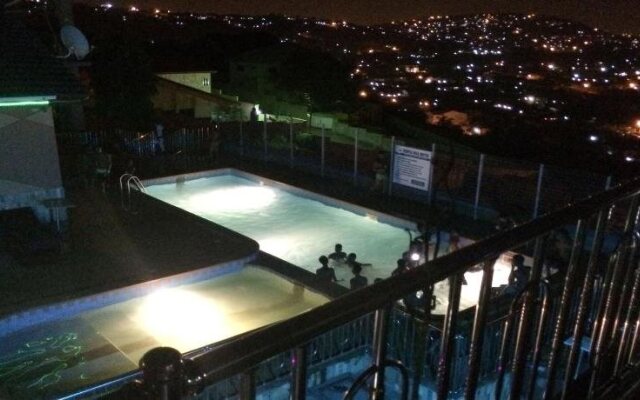 Triple Hill Hotel