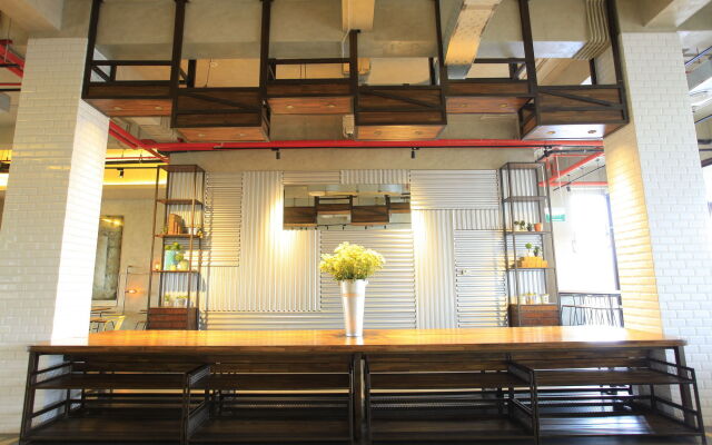 YELLO Hotel Jemursari Surabaya