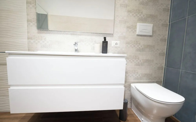 Lovely Design Apartment With Balcony