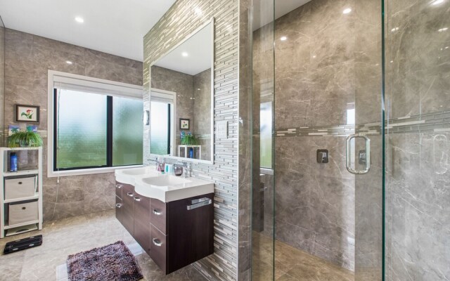 Luxe Whitford Mansion - Pool & Tennis Court