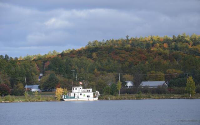 Pinewood Inn Canada