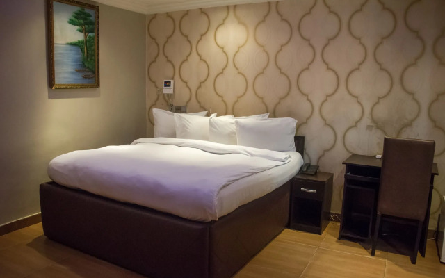 Triple Tee Hotel