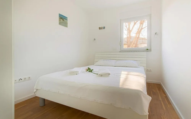 Amazing Apartment in Nin With 2 Bedrooms and Wifi