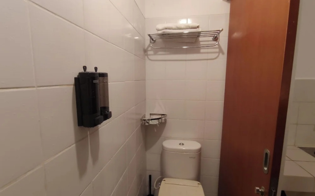 Golden Knight Suites | EcoHome Apartment – Bathroom – Tigaraksa