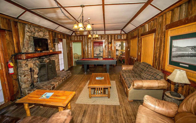 Shore Acres Lodge