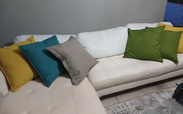 Rustenburg Cozy Apartment With Private Entrance & BBQ