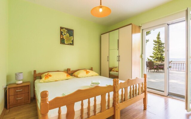 Awesome Home in Brela with Hot Tub, WiFi & 4 Bedrooms