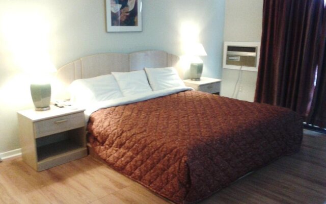 Knights Inn Cornwall