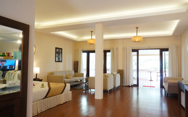 Vinh Hung Riverside Resort & Spa