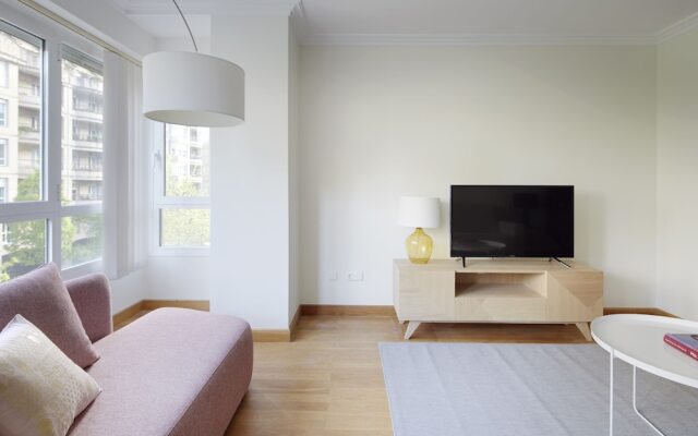 Playa de Ondarreta Apartment by FeelFree Rentals