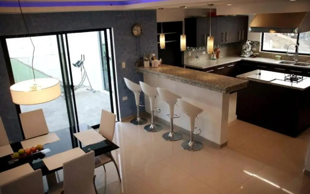 Espectacular casa grande vacacional en Manta!