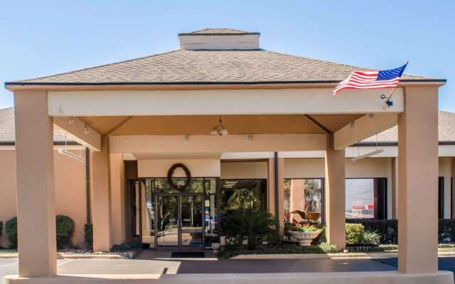 Quality Inn & Suites Pensacola Bayview