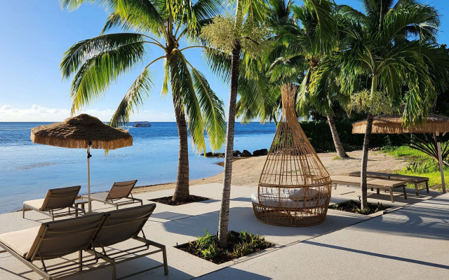 Cook's Bay Hotel and Suites